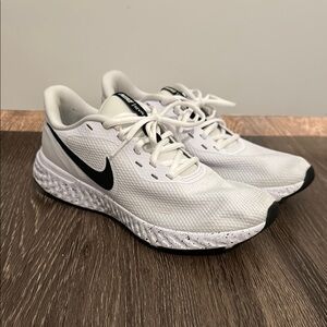 Nike White Running Shoes size 9